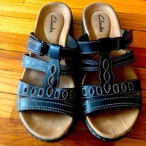 Clarks women’s sandals. Black. Size 6.